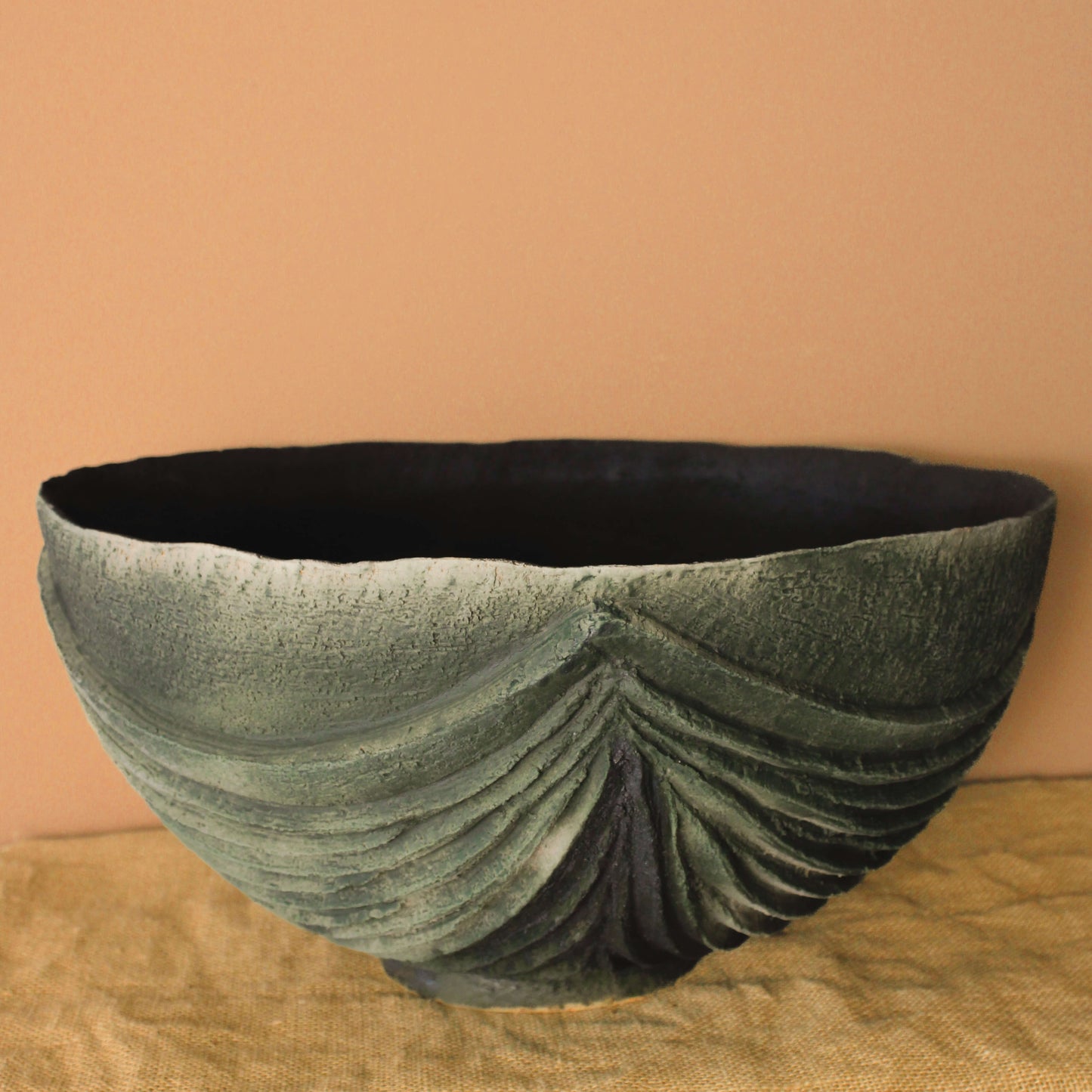 Siyah İçi El Yapımı Yeşil Seramik Kase - Wild n Clay Ceramics