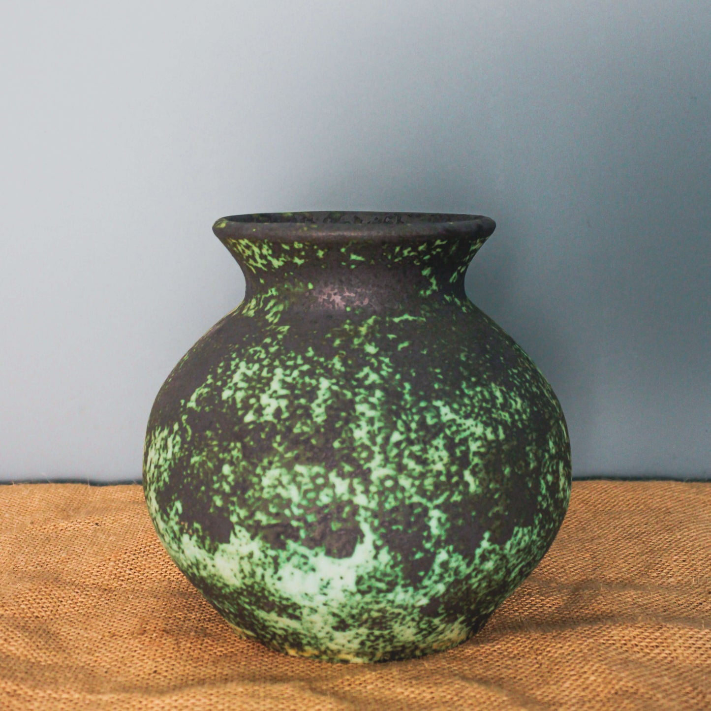 El İşi Yeşil Seramik Vazo - Wild n Clay Ceramics