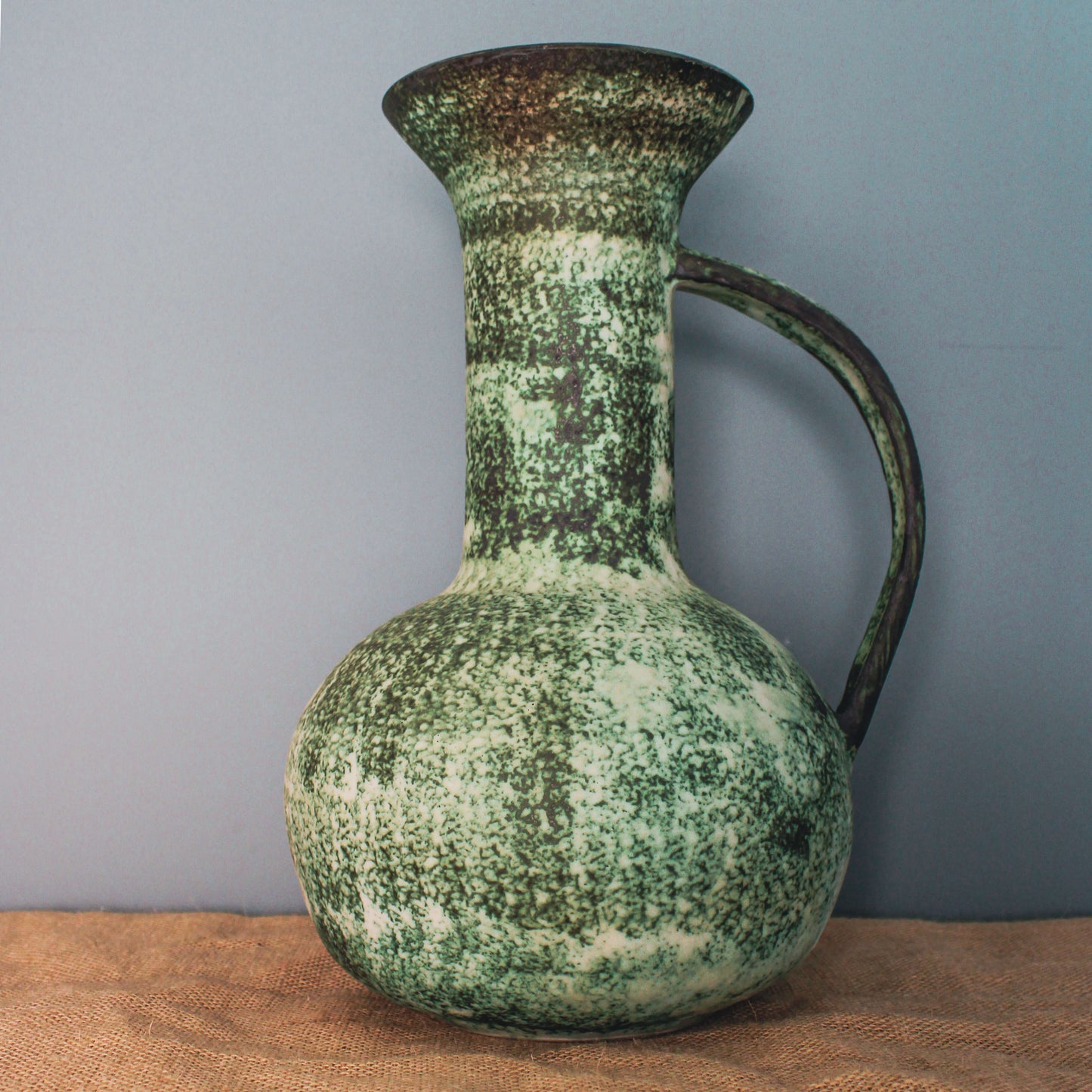 Yeşil ve Beyaz El Yapımı Seramik Vazo – Wild n Clay Ceramics