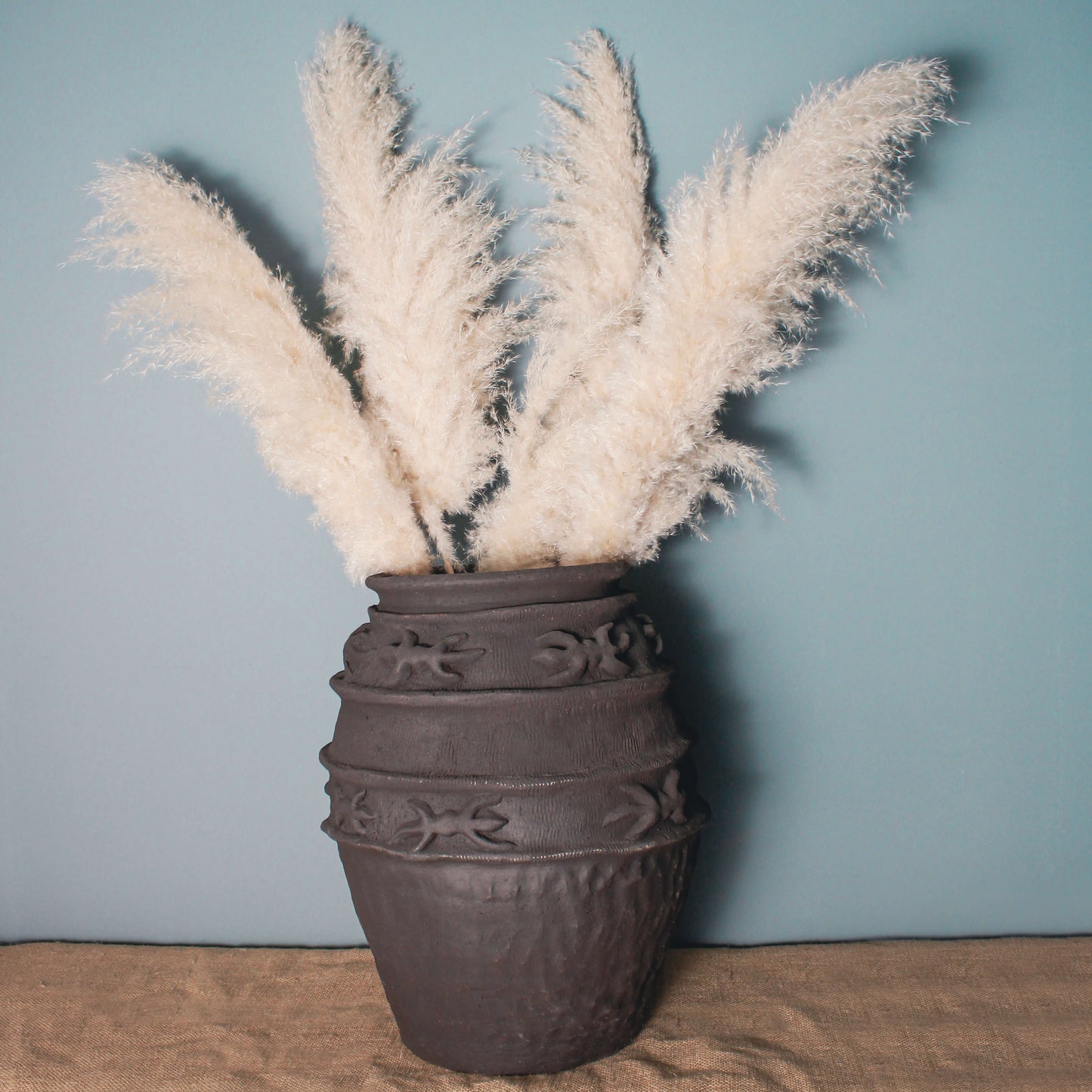 Kertenkele Motifli Büyük Siyah Seramik Vazo - Wild n Clay Ceramics
