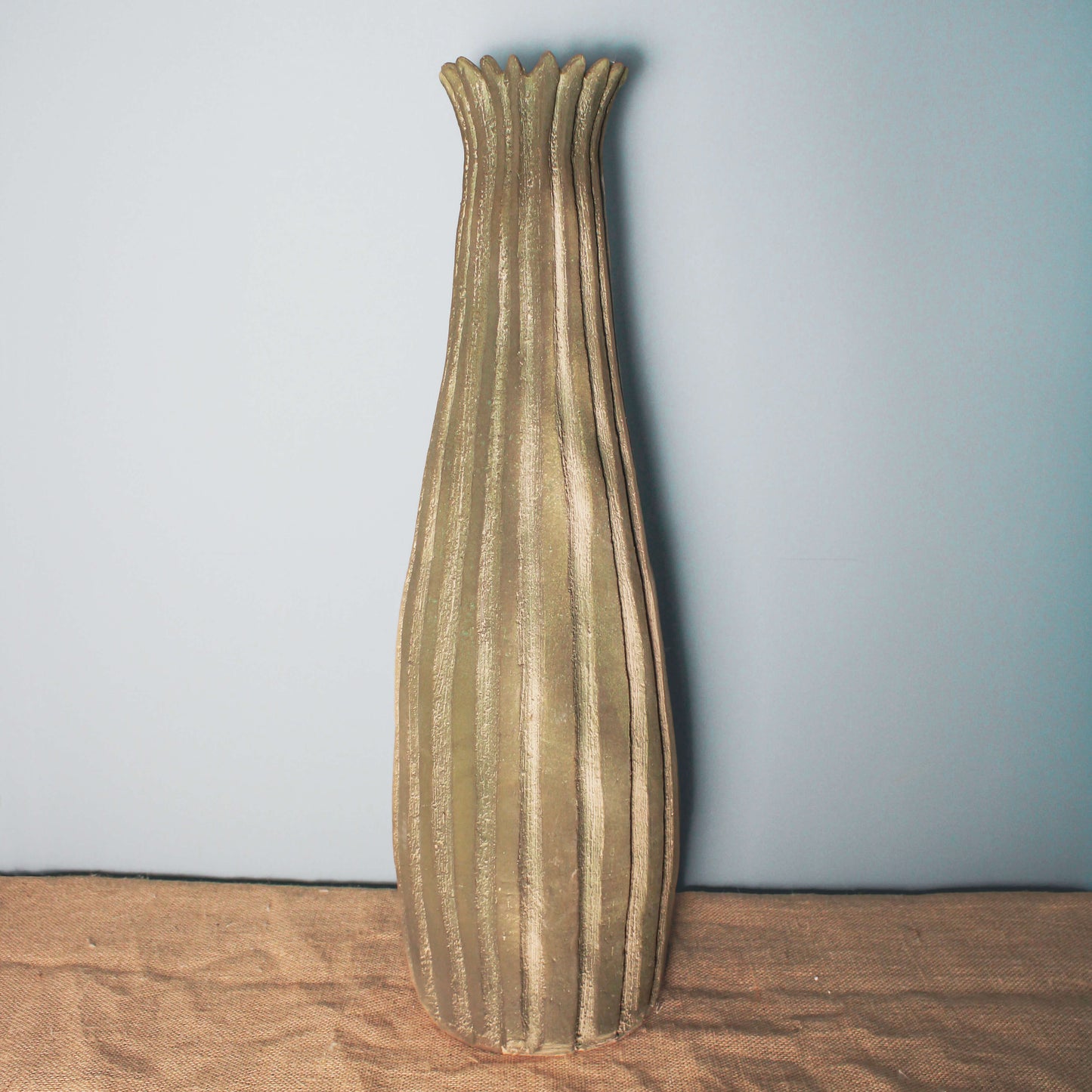 Uzun ve İnce Yeşil Seramik Vazo - Wild n Clay Ceramics