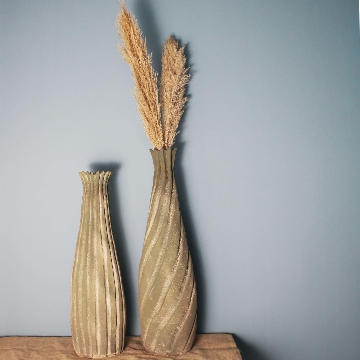 Uzun ve İnce Yeşil Seramik Vazo - Wild n Clay Ceramics